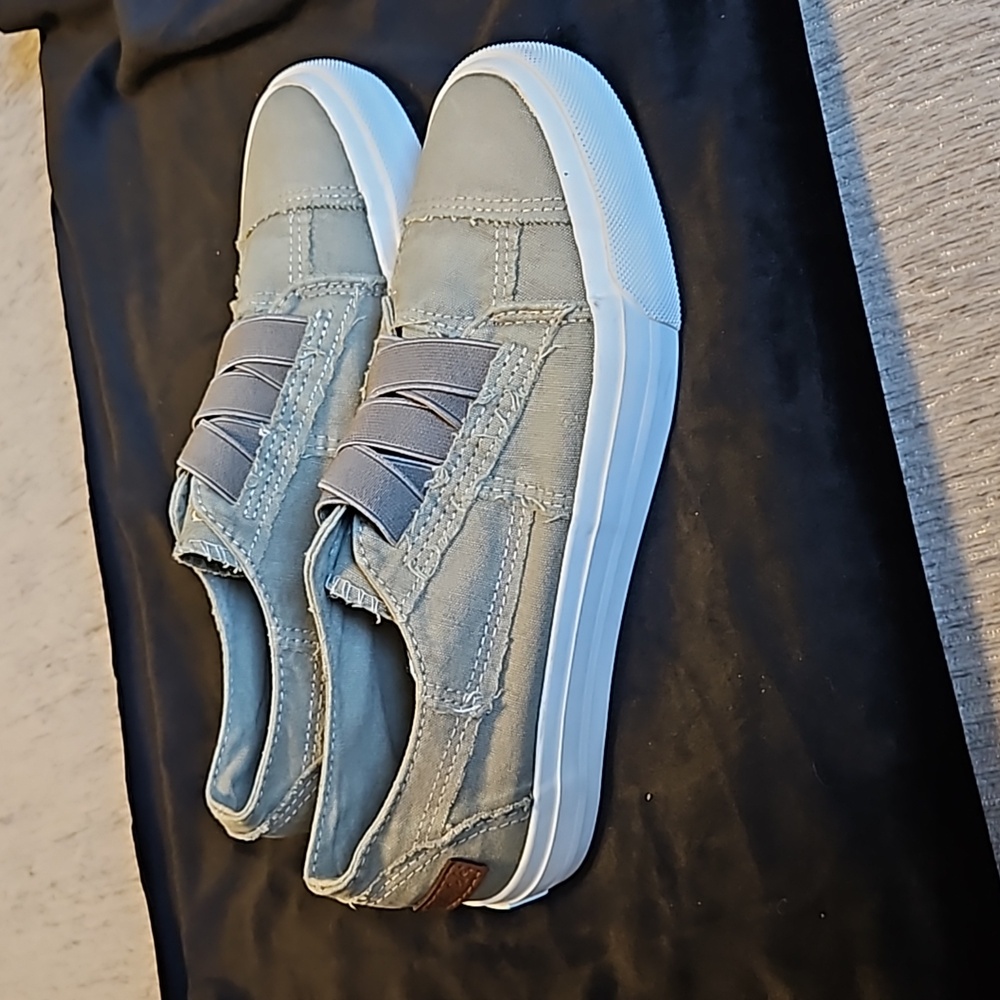 NWT Blowfish Malibu Army green slip on sneakers size 7.5 - Picture 3 of 7